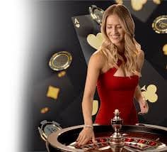 Antarmuka aplikasi w33 slot menampilkan pilihan dealer langsung dan permainan slot